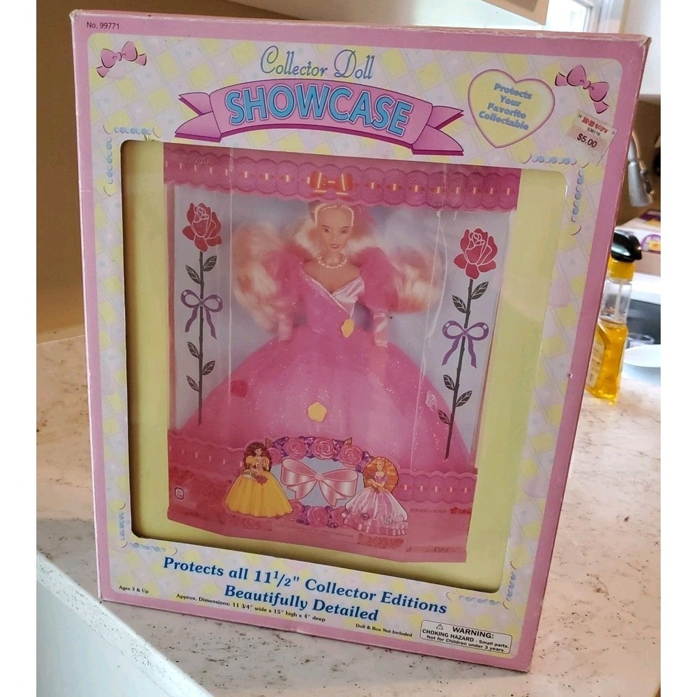 1997 BARBIE COLLECTOR DOLL SHOWCASE 15" X 11 1/2" X 4" TO PROTECT DOLLS.